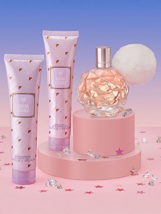 SET ARI BY ARIANA GRANDE 28131, &Uacute;NICO, hi-res