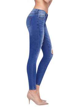 Jeans con detalle desgastado 45226